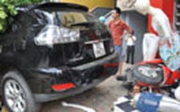 Ô tô Lexus gây tai nạn liên hoàn